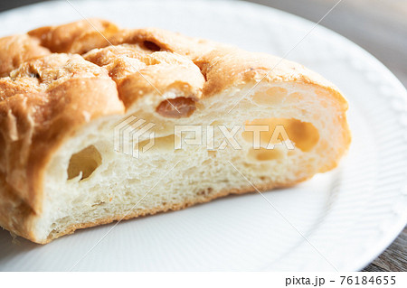 塩バターフランスパン　レーズン入り 76184655