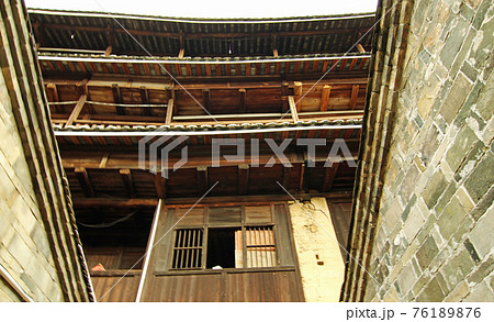 福建土楼の四角形建物の入口 福建土楼の四角形建物の入口 76189876