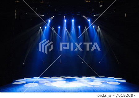 Free stage with lights, lighting devices on the consert. 76192087
