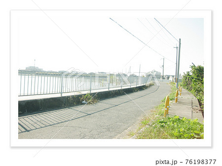 フィルム写真 ノスタルジー 貯水池のイラスト素材 [76198377] - PIXTA