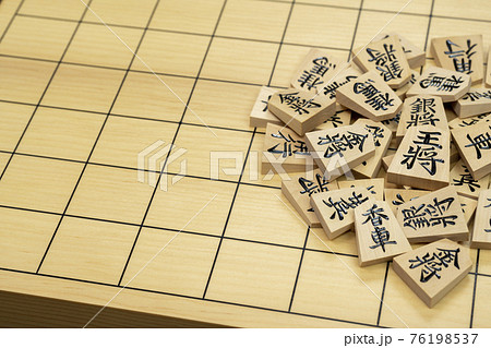 盤上の将棋の駒 76198537