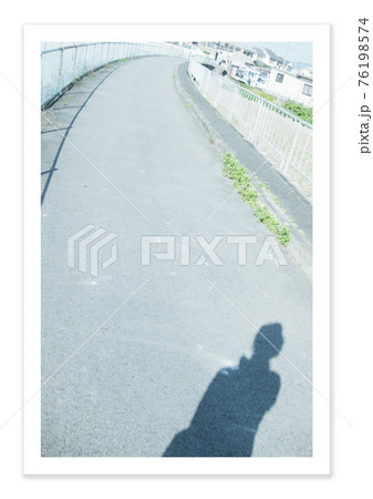 フィルム写真 ノスタルジー 人影 フィルム写真 ノスタルジー 人影 76198574