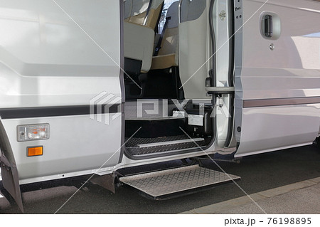 マイクロバス乗降口　イメージ 76198895