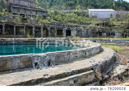 史跡 尾去沢鉱山のエメラルドブルーの沈殿池(鹿角市・秋田) 史跡 尾去沢鉱山のエメラルドブルーの沈殿池(鹿角市・秋田) 76200028