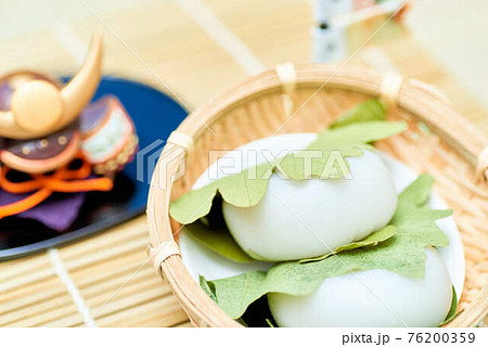 5月5日子供の日と柏餅 5月5日子供の日と柏餅 76200359