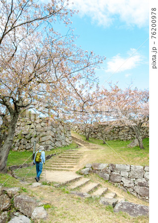 米子城跡をトレッキングするイメージ 米子城跡をトレッキングするイメージ 76200978