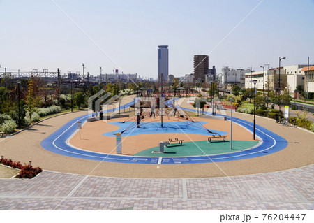 大阪　吹田　建都レールサイド公園（春） 76204447