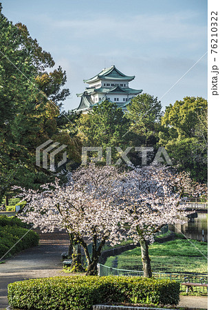 名城公園から見た名古屋城-