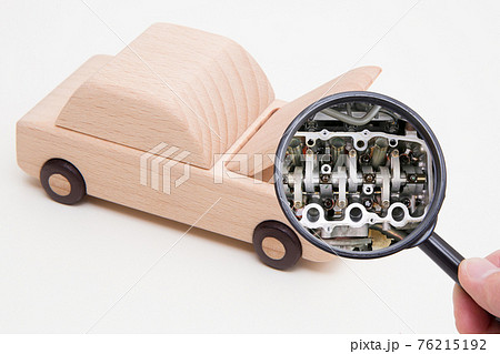 車のエンジンの内部 クローズアップ 車のエンジンの内部 クローズアップ 76215192