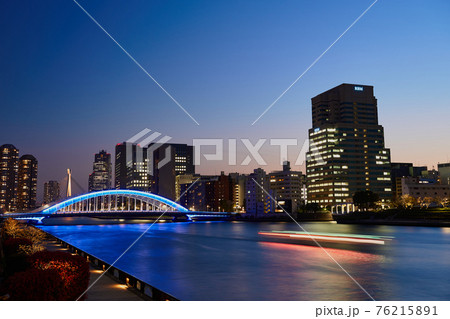都市夕景 東京 永代橋と隅田川 都市夕景 東京 永代橋と隅田川 76215891