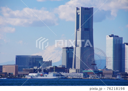 みなとみらい越しの富士山 みなとみらい越しの富士山 76218198