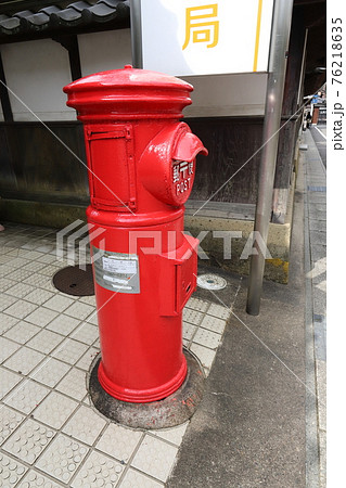 兵庫　出石（豊岡市）出石内町郵便局前の丸ポスト　 76218635