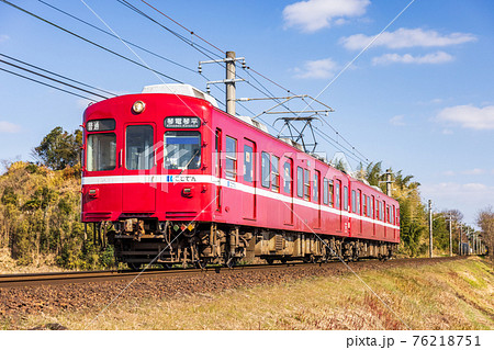 ことでん琴平線1200形1211F(京急700形リバイバルカラー)滝宮～羽床間 76218751