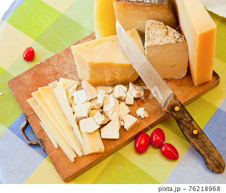 Sardinian cheese 76218968