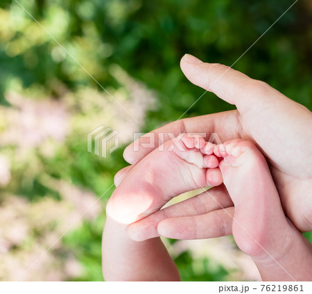 Mother with baby outdoor Mother with baby outdoor 76219861