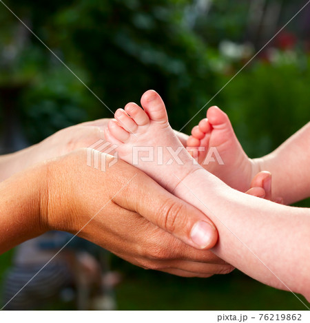 Mother with baby outdoor 76219862