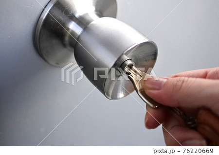 鍵を開ける 76220669