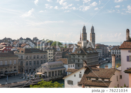 Aerial view of historic Zurich city center from Lindenhof park 76221034
