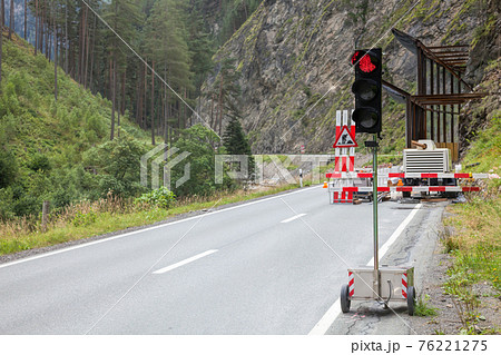 Traffic light on a road construction site 76221275