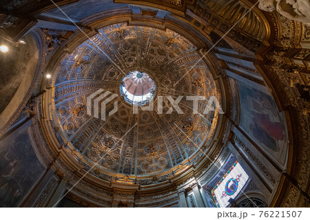 Panoramic view of interior of Siena Cathedral (Duomo di Siena) Panoramic view of interior of Siena Cathedral (Duomo di Siena) 76221507