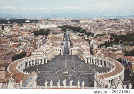 Panoramic view on the St. Peter's square and city of Rome 76221665