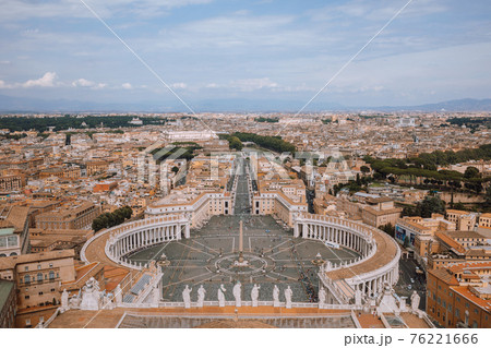 Panoramic view on the St. Peter's square and city of Rome 76221666