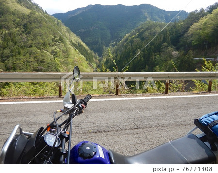 あたたかい日差しに誘われて 二川ダム沿いにて あたたかい日差しに誘われて 二川ダム沿いにて 76221808