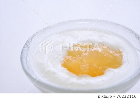ヨーグルトとリンゴジャム ヨーグルトとリンゴジャム 76222116