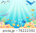 夏の海でクジラやペンギンやイルカが泳いでいるベクターイラスト背景(風景、コピースペース) 76222392