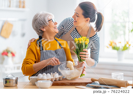 Happy family in the kitchen. Happy family in the kitchen. 76224022