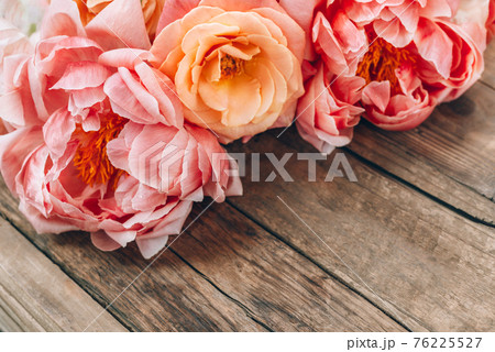 Bunch of pink peonies and roses 76225527