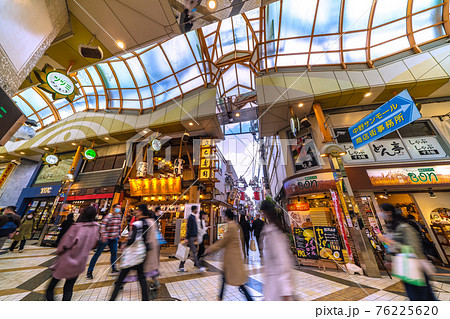 日本の東京都市景観　解除（緊急事態宣言再延長解除）後、中野サンモールは…＝4月3日 76225620