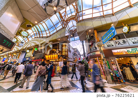 日本の東京都市景観　解除（緊急事態宣言再延長解除）後、中野サンモールは…＝4月3日 76225621