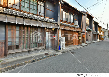 三重県　津市　阿漕の町並み 76225668