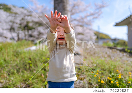 子供 イヤイヤ期 泣き顔 子供 イヤイヤ期 泣き顔 76229827