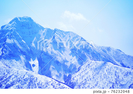 冠雪が美しい斜里岳の山頂付近 北海道 冠雪が美しい斜里岳の山頂付近 北海道 76232048