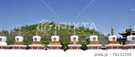 中国青海省　西寧　チベット仏教の聖地　タール寺の仏塔　チョルテン 76232106