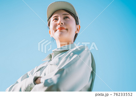 女性工場作業員 女性工場作業員 76233552