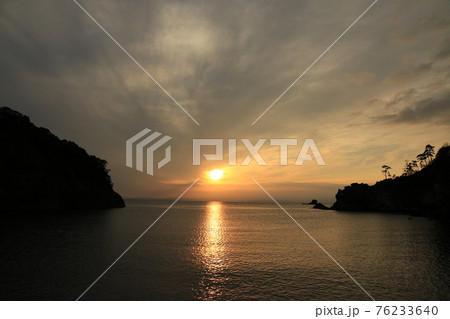伊豆半島の西伊豆の夕焼け 76233640