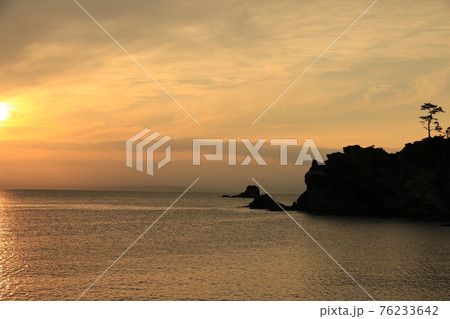 伊豆半島の西伊豆の夕焼け 伊豆半島の西伊豆の夕焼け 76233642