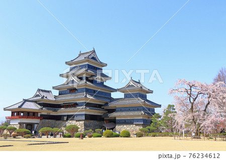 桜咲く春の国宝松本城 桜咲く春の国宝松本城 76234612