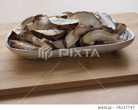 キノコ 食べ物 フード 76237747