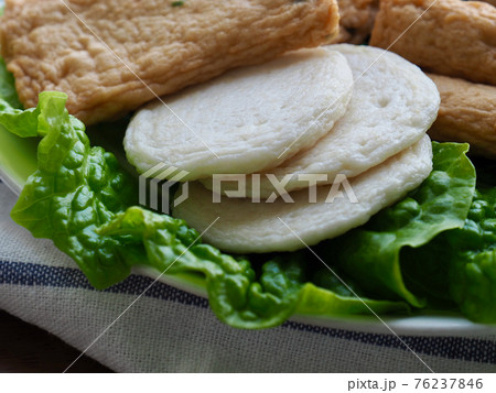 皿 箸 食べ物 76237846