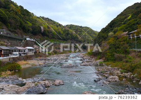 城嶺橋からのぞむ庄内川と定光寺駅 76239362