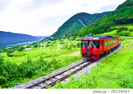 豊肥本線　三段式スイチッチバクを駆け上がる特急阿蘇宮地行き 76239487