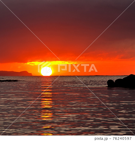 忍路海岸からの夕景。 76240597