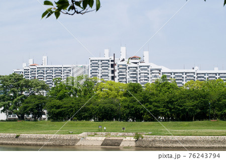 広島市の高層建物の景色 76243794