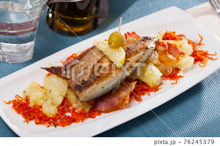 Fried scomber with vegetables 76245379