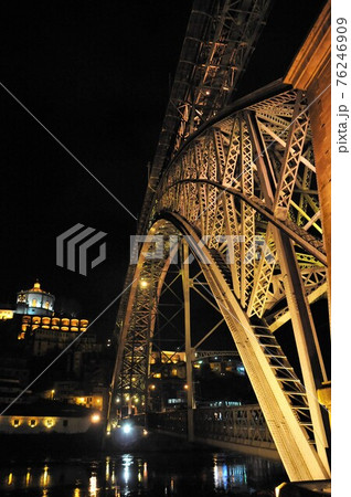ポルトガル、ポルト、ドウロ川、ドン・ルイス1世橋、夜景 76246909