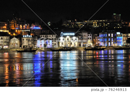 ポルトガル、ポルト、ヴィラ・ノヴァ・デ・ガイア地区、ドウロ川、夜景 ポルトガル、ポルト、ヴィラ・ノヴァ・デ・ガイア地区、ドウロ川、夜景 76246913